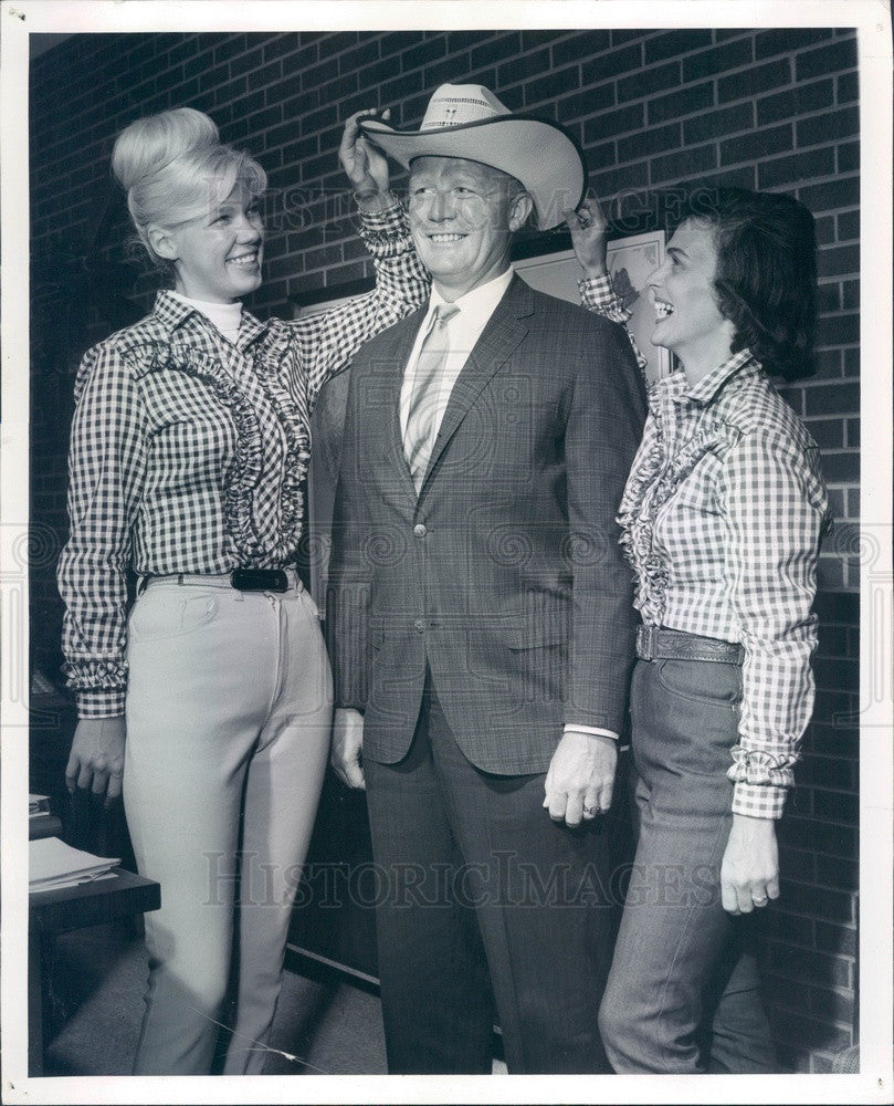 1964 Frontier Air Lines President Lewis Dymond with Mrs Fred Blume Press Photo - Historic Images