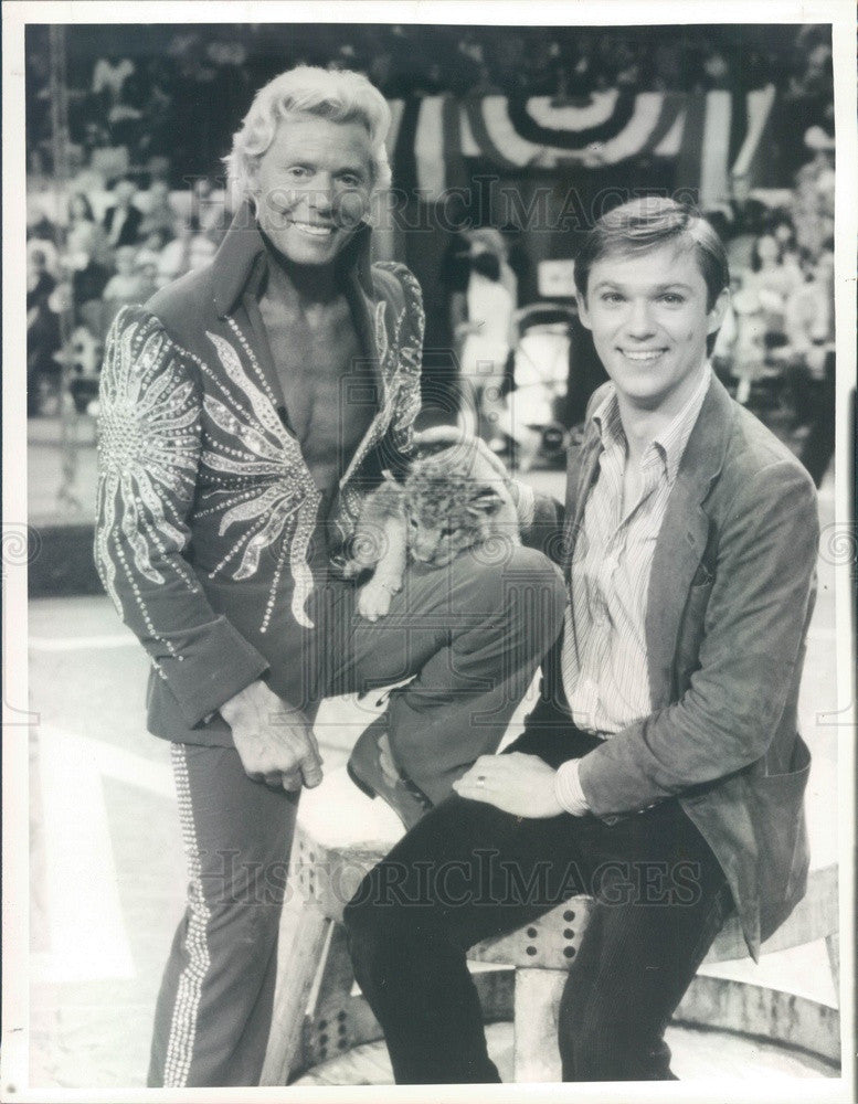 1982 Ringling Bros Trainer Gebel-Williams &amp; Actor Richard Thomas Press Photo - Historic Images