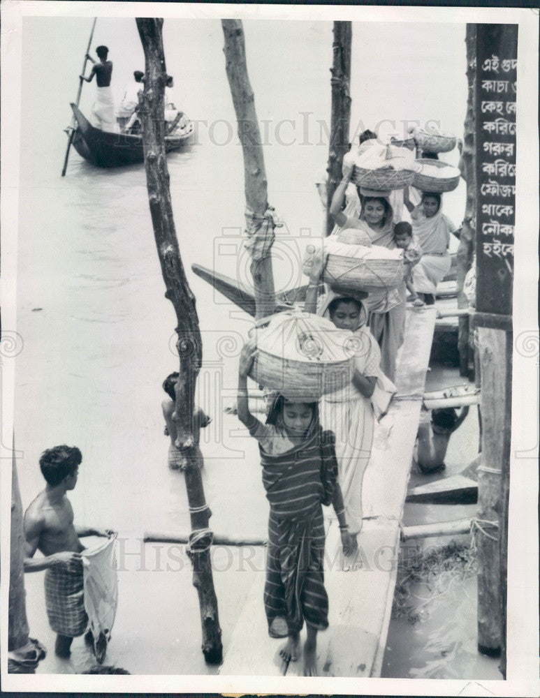 1960 Dacca, East Pakistan Gypsy Women Press Photo - Historic Images