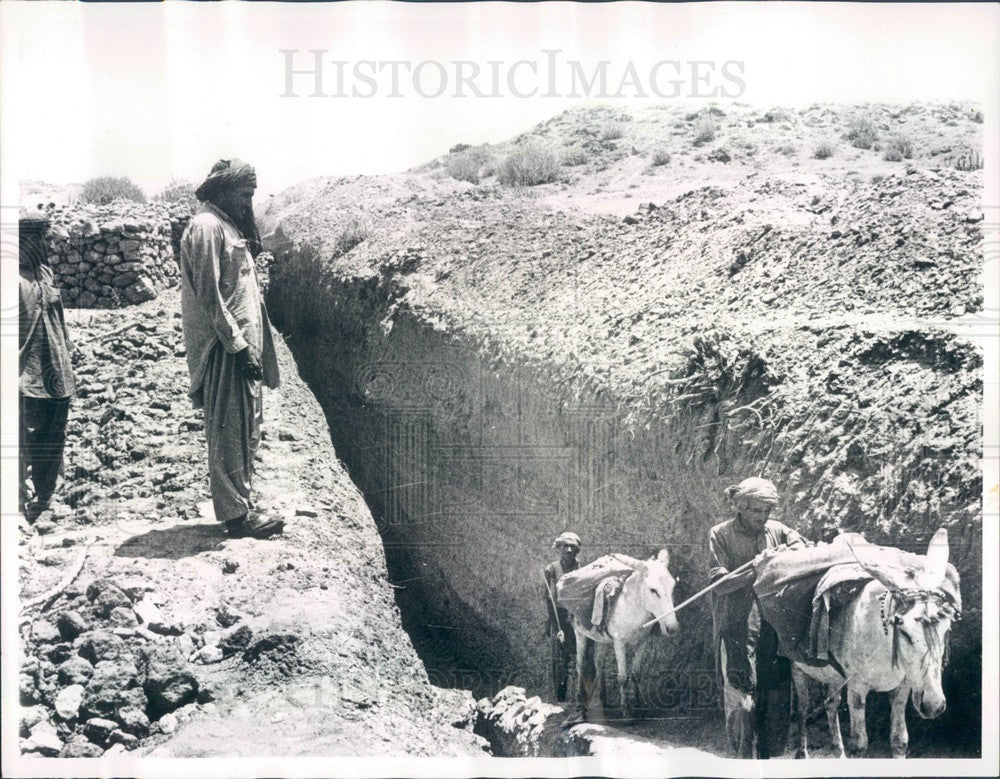 1966 Karachi, Pakistan Hakim Khan Overseas Ditch Excavation Press Photo - Historic Images