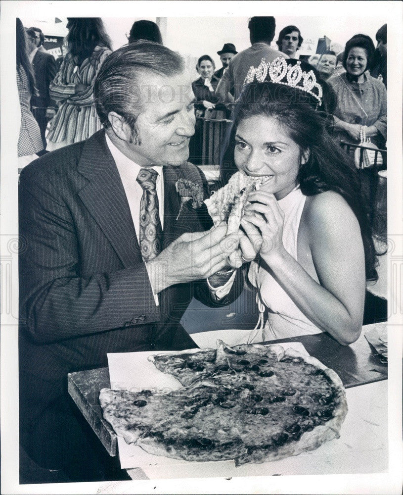 1972 Detroit, Michigan Mayor Roman Gribbs &amp; Italian Festival Queen Press Photo - Historic Images