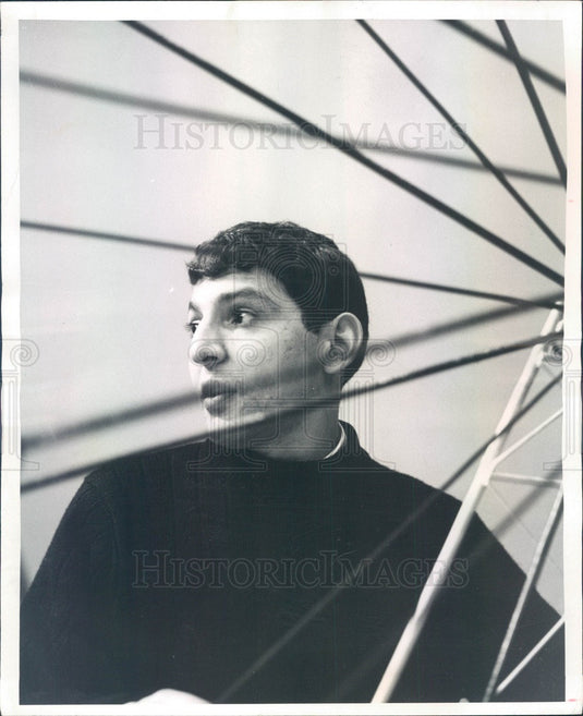 1968 Hollywood Actor Lawrence Dino Figueroa in Home Free Press Photo - Historic Images