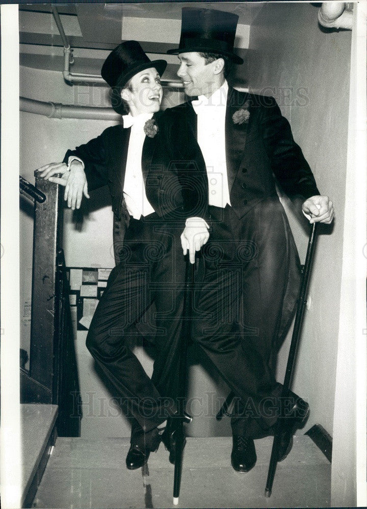 1984 Actors Sandy Duncan &amp; Don Correia in Singin&#39; in the Rain Press Photo - Historic Images