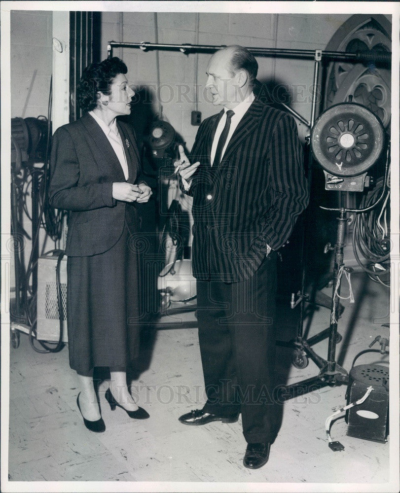 1959 Detroit, Michigan Actress Mady Correll &amp; Director Burton Wright Press Photo - Historic Images