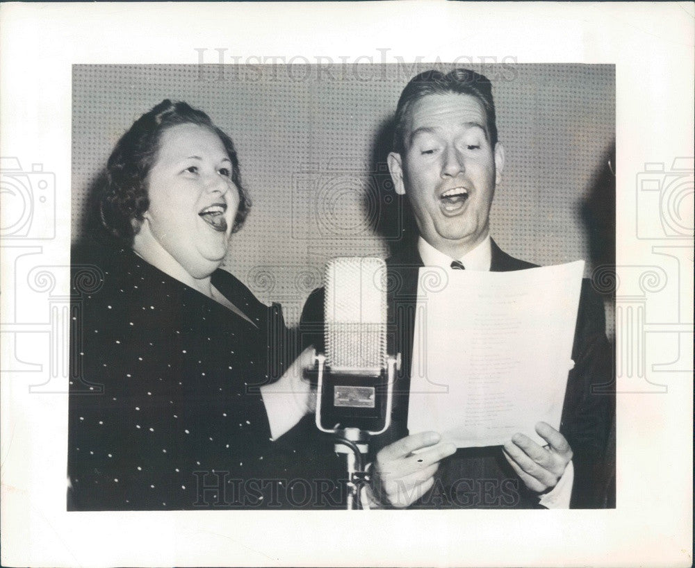 1941 Singer Kate Smith & Composer James Mangan Press Photo - Historic Images