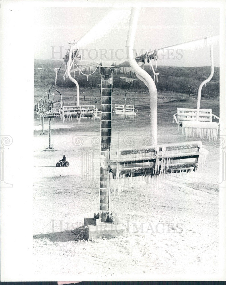 1979 Michigan, Mt Brighton Frozen Ski Lift Press Photo - Historic Images