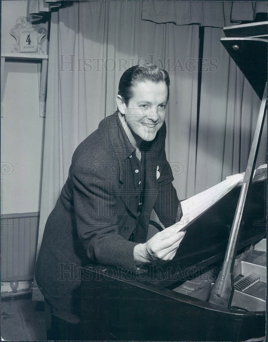 1952 Hollywood Actor Robert Cummings Press Photo - Historic Images
