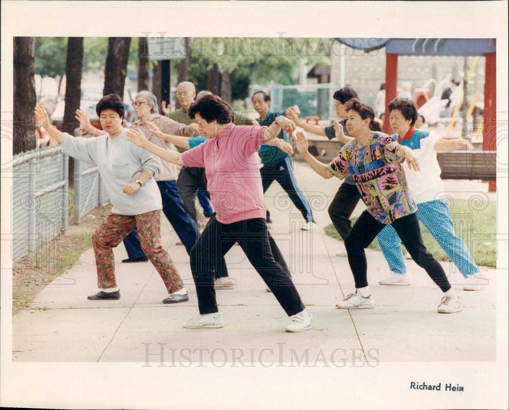 1992 Chicago, Illinois Chinese American Service League Tai Chi Press Photo - Historic Images