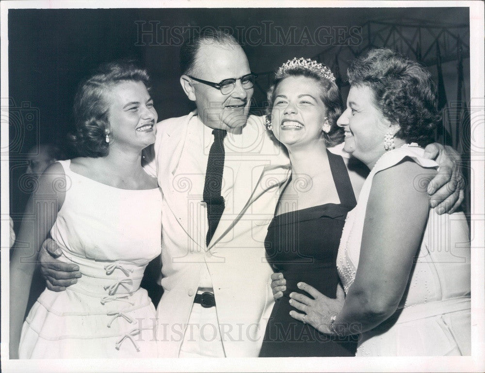 1956 Miss St Petersburg, Florida Gloria Rupprecht &amp; Family Press Photo - Historic Images
