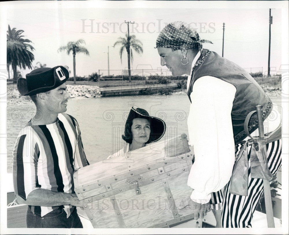 1965 St Petersburg, FL Funtime Treasure Hunt Pirates Jim Collins Press Photo - Historic Images