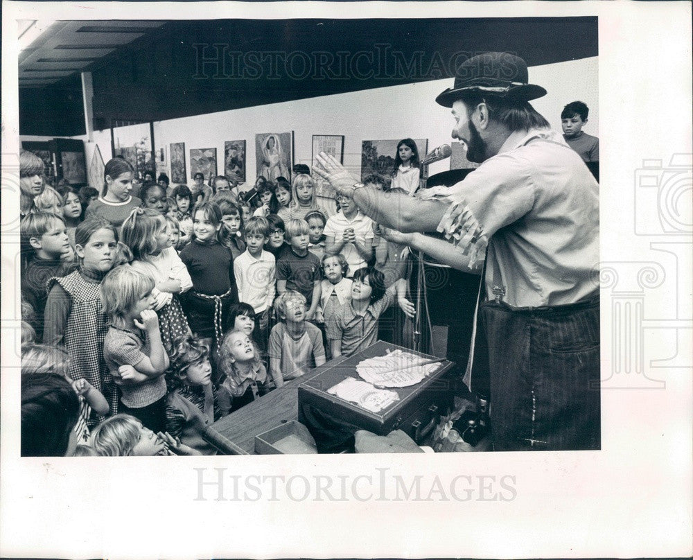 1972 St Petersburg, FL Charky The Clown at Gulf Coast Art Center Press Photo - Historic Images