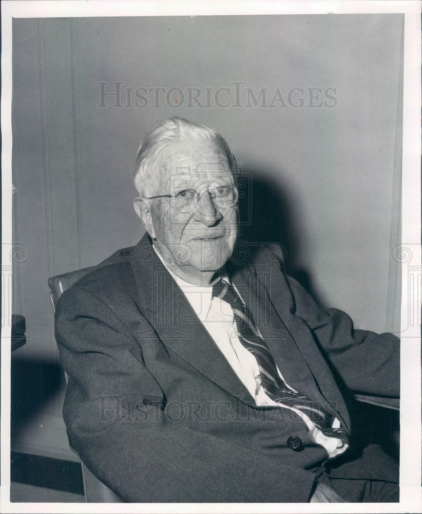 1958 Chicago, Illinois Chemist C.S. Miner Sr Press Photo - Historic Images