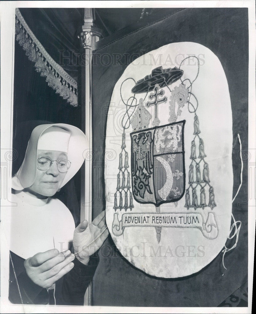 1958 Chicago, IL Archbishop Albert Cardinal Meyer's Coat of Arms Press Photo - Historic Images