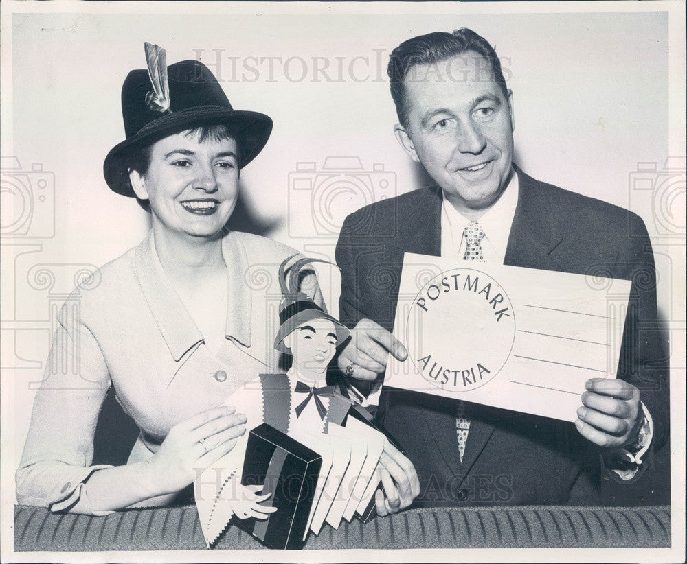 1957 Travelog Writer Howard Meyers &amp; Mrs. Bert Herrmann, Chicago Press Photo - Historic Images