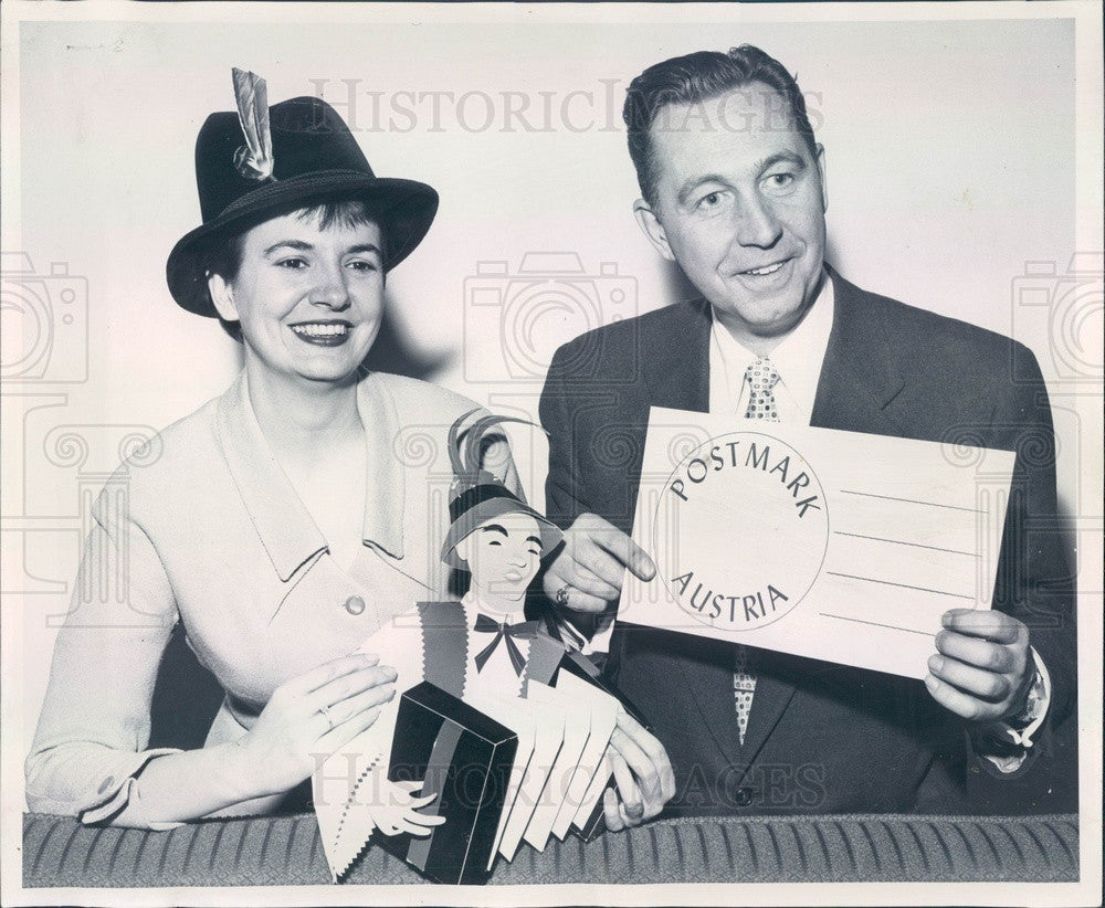 1957 Travelog Writer Howard Meyers & Mrs. Bert Herrmann, Chicago Press Photo - Historic Images