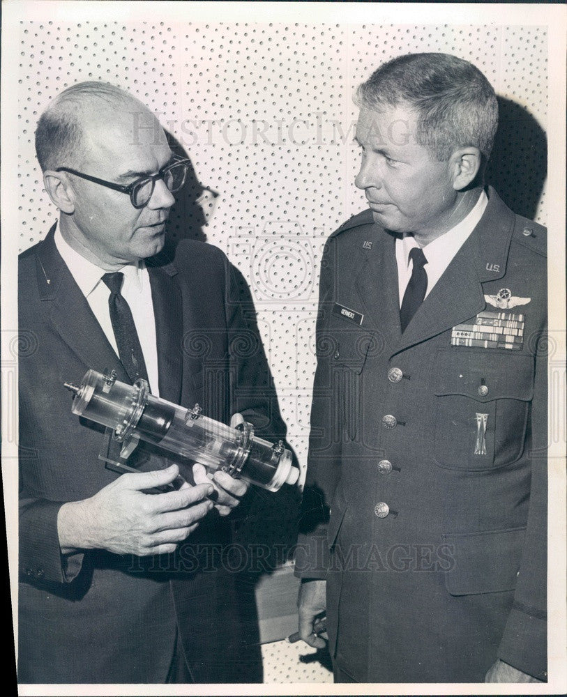 1967 Denver, Colorado Inventor Erwin Klink & His Blood Pump Press Photo - Historic Images