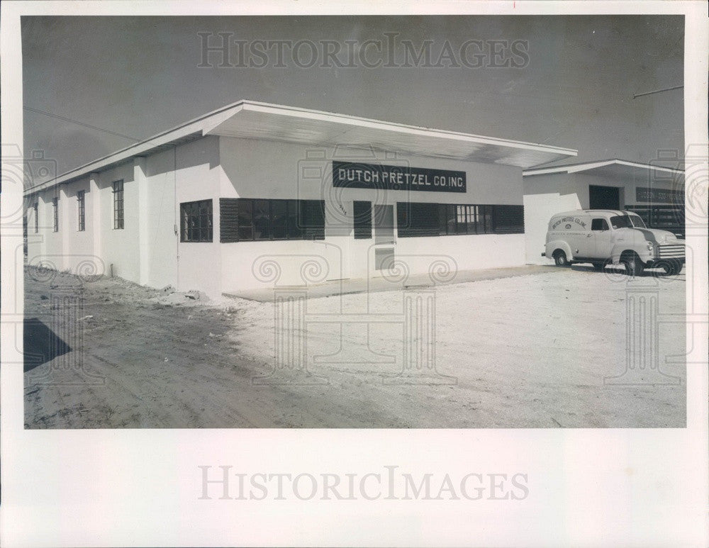 1953 St Petersburg, Florida Dutch Pretzel Co Plant Press Photo - Historic Images