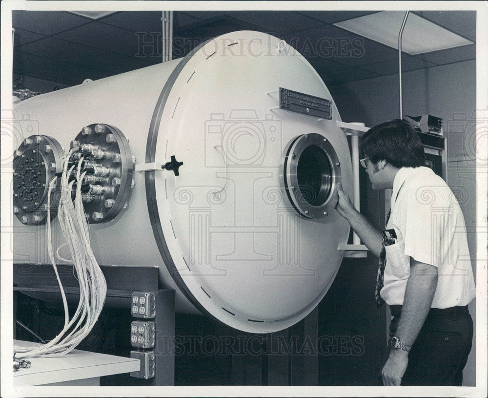1976 St Pete FL Electronic Communications Inc Thermal Vacuum Chamber Press Photo - Historic Images