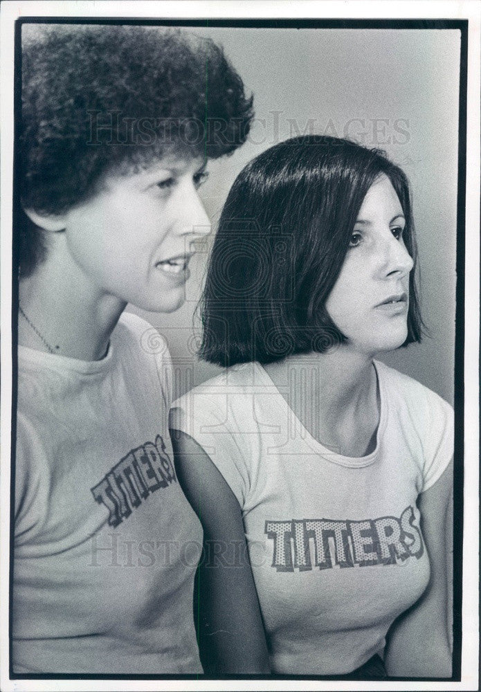 1977 Authors Anne Beatts & Deanne Stillman, Editors of Humor Book Press Photo - Historic Images