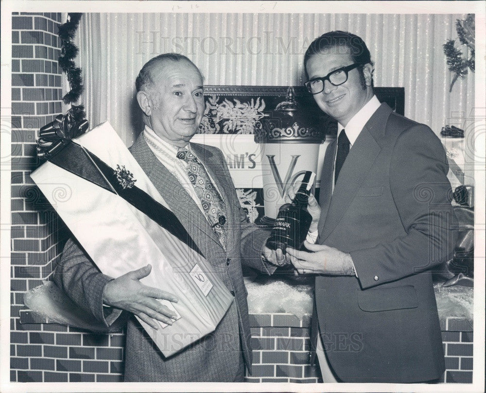 1971 Denver, Colorado Midwest Liquor Co President Max Boxer Press Photo - Historic Images