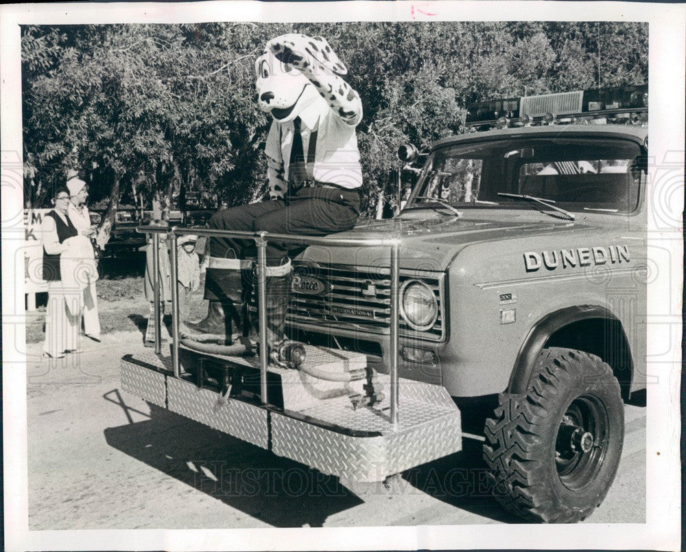 1975 Dunedin, Florida Youth Festival Parade Fire Truck & Sparky Press Photo - Historic Images