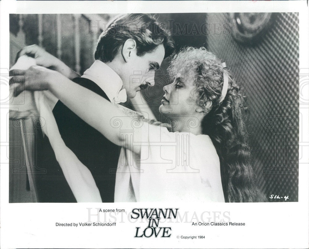 1986 Actors Jeremy Irons &amp; Ornella Muti in Swann In Love Press Photo - Historic Images
