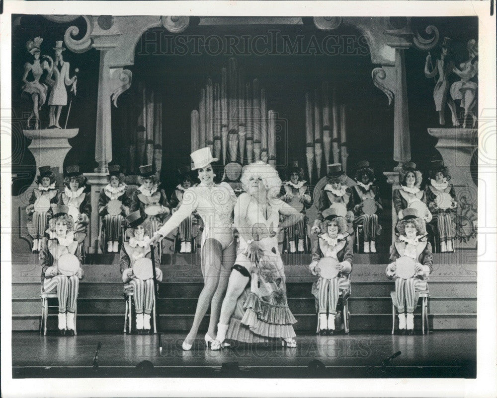 1985 Hollywood Actors Ann Miller &amp; Mickey Rooney in Sugar Babies Press Photo - Historic Images