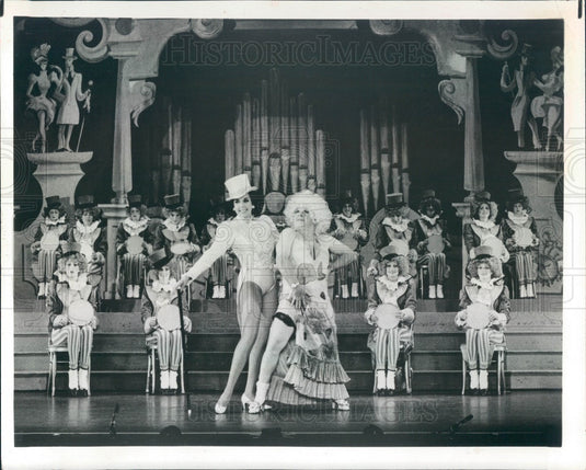 1985 Hollywood Actors Ann Miller & Mickey Rooney in Sugar Babies Press Photo - Historic Images
