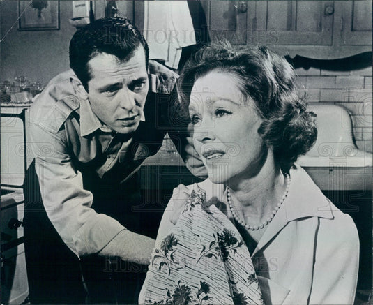1966 Hollywood Actors Maureen O'Sullivan & Walter McGinn Press Photo - Historic Images