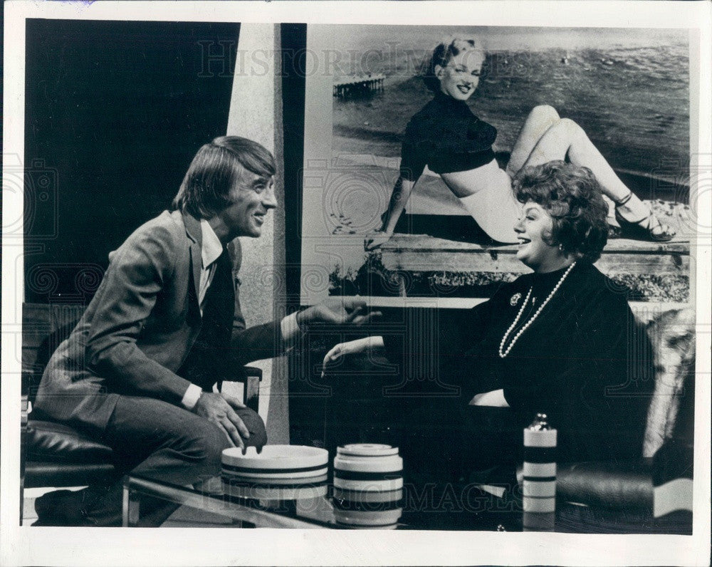 1974 Hollywood Actors Peter Lawford &amp; Shelley Winters Press Photo - Historic Images