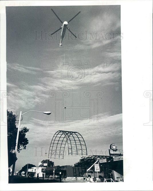 1980 Largo, FL Old Largo Theater Sections Being Moved by Helicopter Press Photo - Historic Images