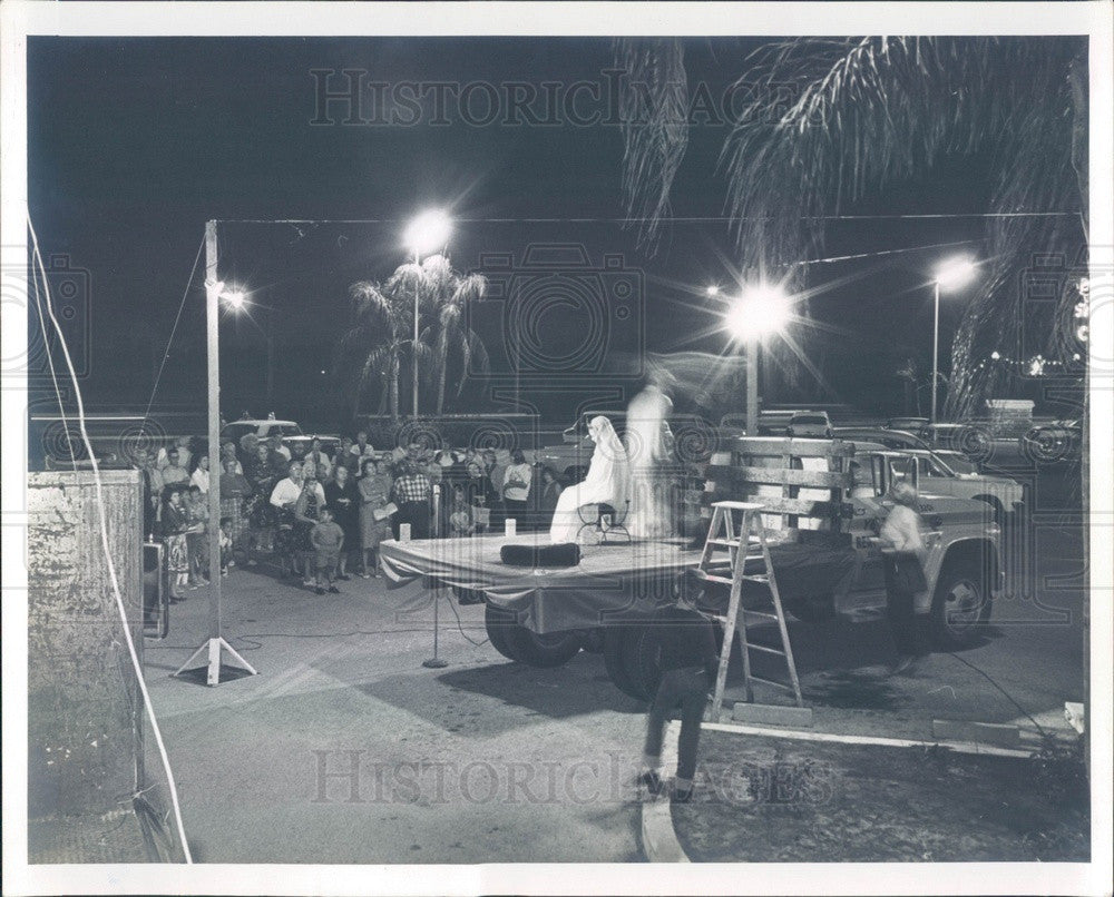 Undated St Petersburg FL Caravan of Christmas Plays Mobile Xmas Play Press Photo - Historic Images