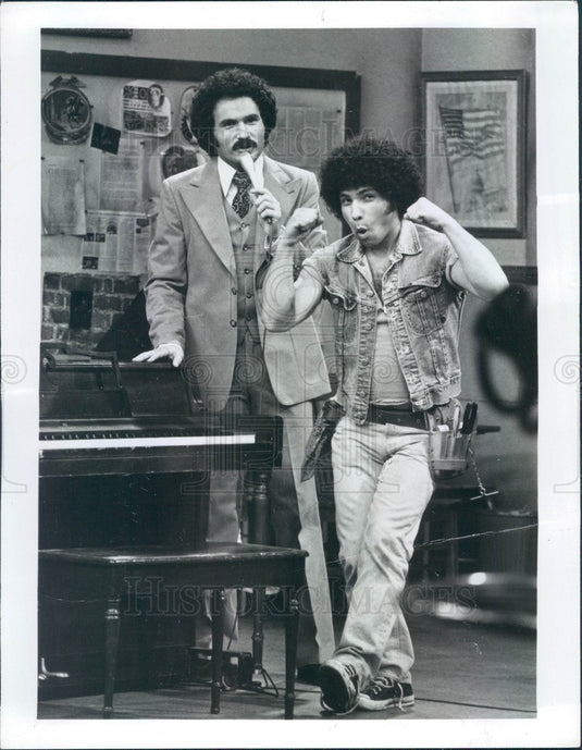 1976 Actors Gabriel Kaplan & Robert Hegyes on Welcome Back, Kotter Press Photo - Historic Images