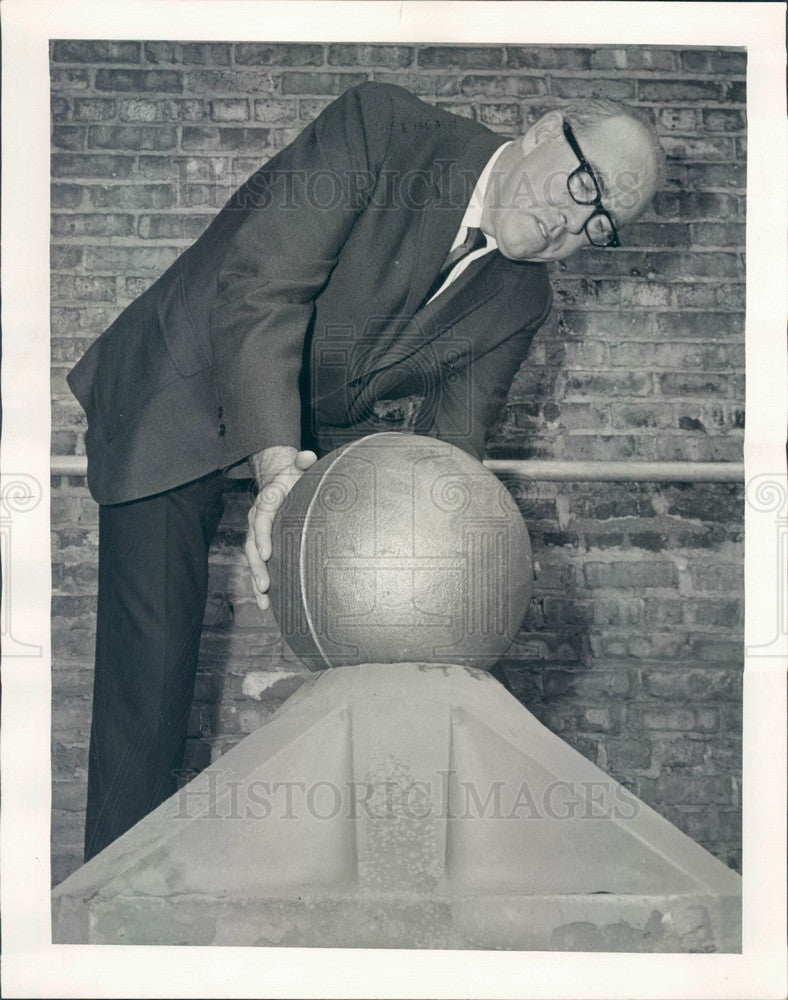 1966 Chicago, Illinois Sperry &amp; Hutchinson Co Steel Caster Press Photo - Historic Images