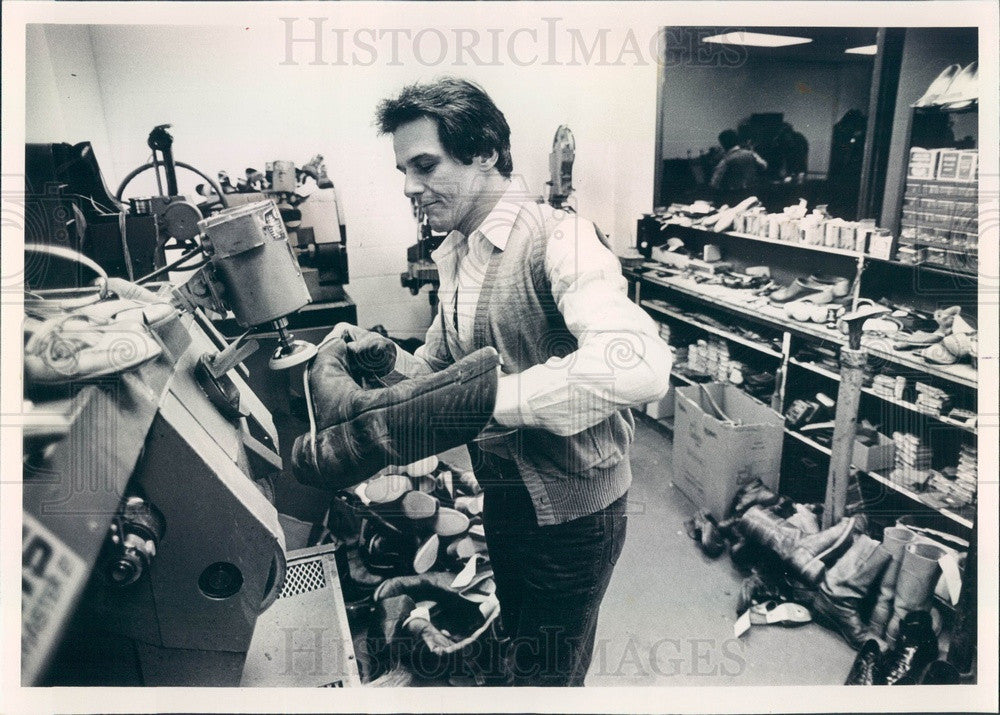 1980 Chicago, Illinois Rogers Park, Cobbler John Peter Geroulis Press Photo - Historic Images