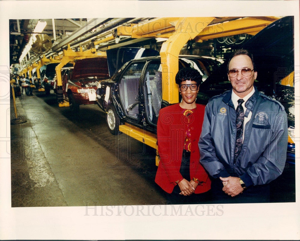 1992 Chicago, Illinois Ford Assembly Plant Manager Reginald Anson Press Photo - Historic Images