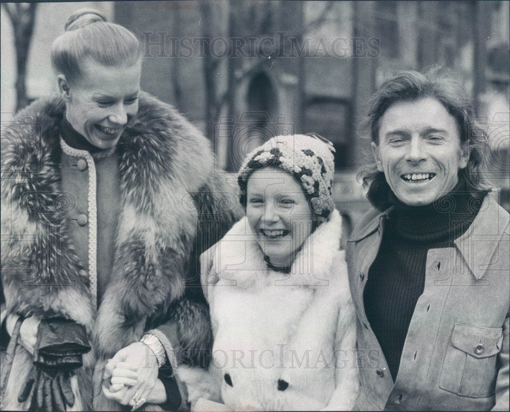 1974 British Comic Ice Skater Terry Head, Gisela Head, Synnove Press Photo - Historic Images