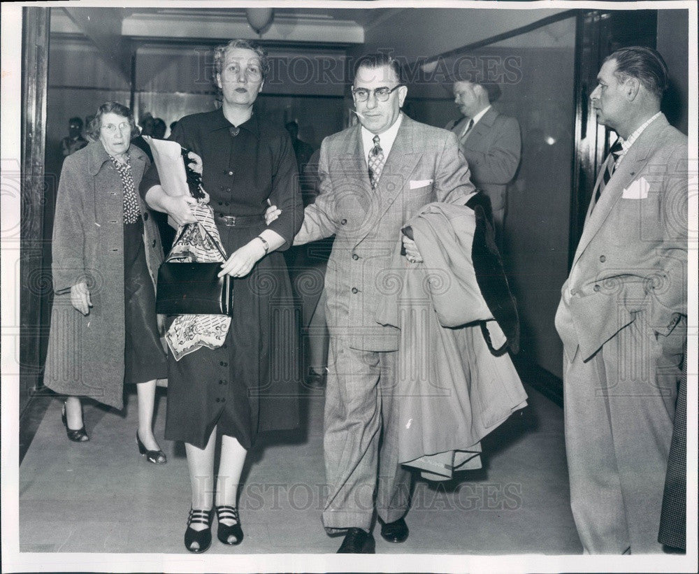 1954 Detroit, Michigan Alleged Communist Helen Winter &amp; US Marshal Press Photo - Historic Images