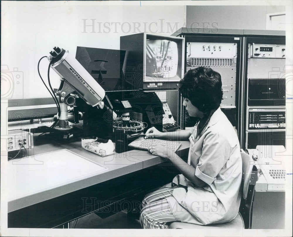 1972 Phoenix, Arizona Motorola Semiconductor Products Laser Beam Press Photo - Historic Images