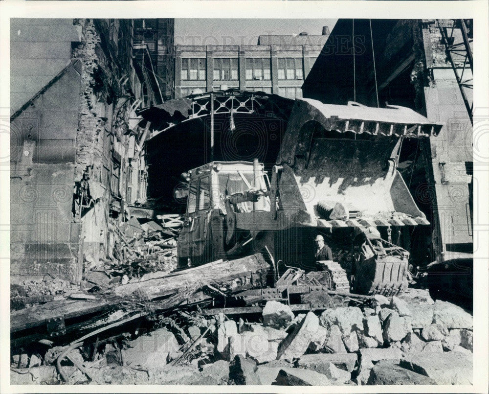 1981 Chicago, Illinois La Salle Street Station Demolition Press Photo - Historic Images