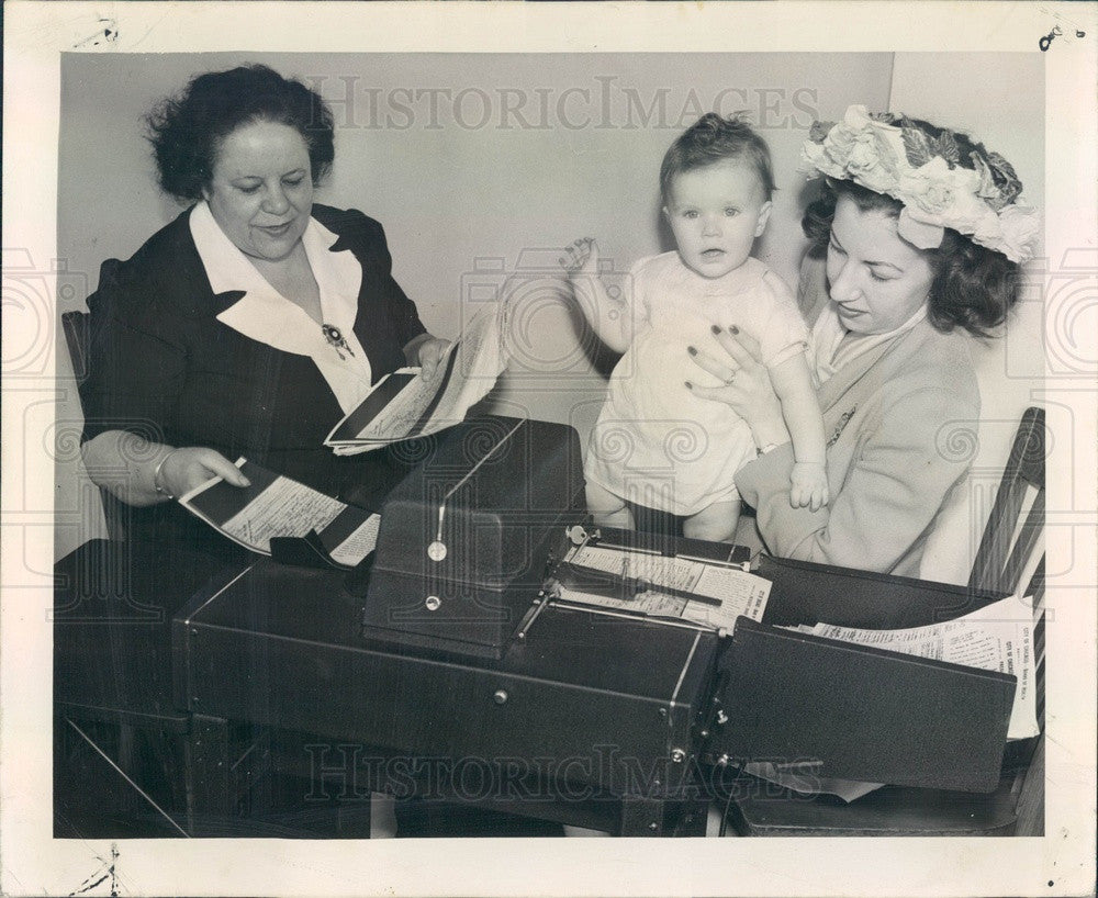 1948 Chicago, Illinois Check Signer Machine at Board of Health Press Photo - Historic Images