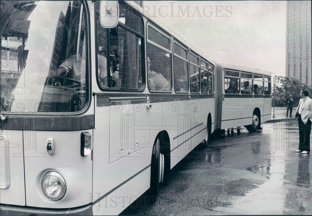 1974 Chicago, Illinois CTA Articulated Bus, Bends in the Middle Press Photo - Historic Images