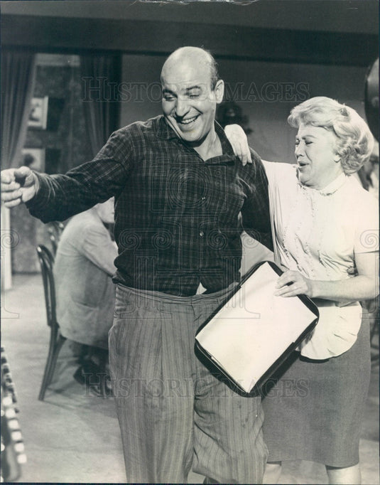 1963 Hollywood Actor Telly Savalas Press Photo - Historic Images