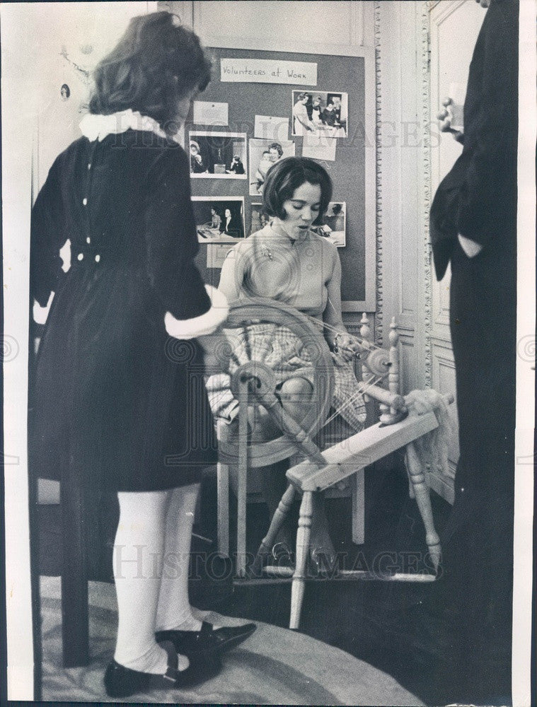 1969 Chicago, Illinois Spinning Wheel Used by Mrs. John McDermott Press Photo - Historic Images