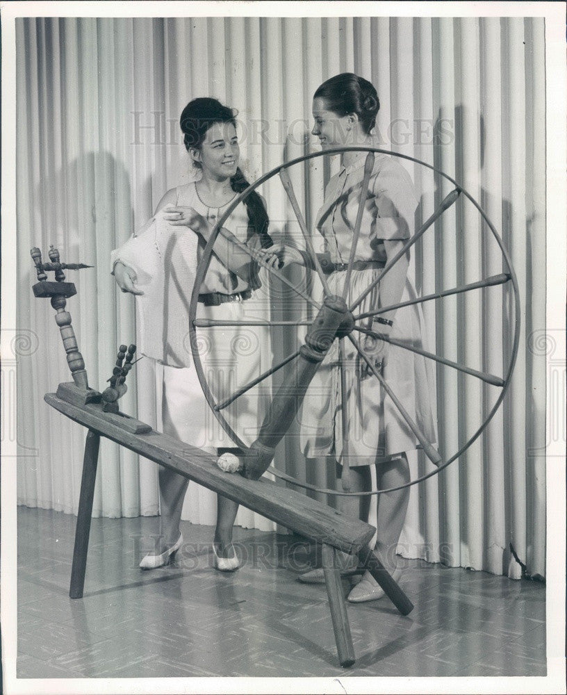 1965 Carbondale, IL Southern Illinois Univ Museum Spinning Wheel Press Photo - Historic Images