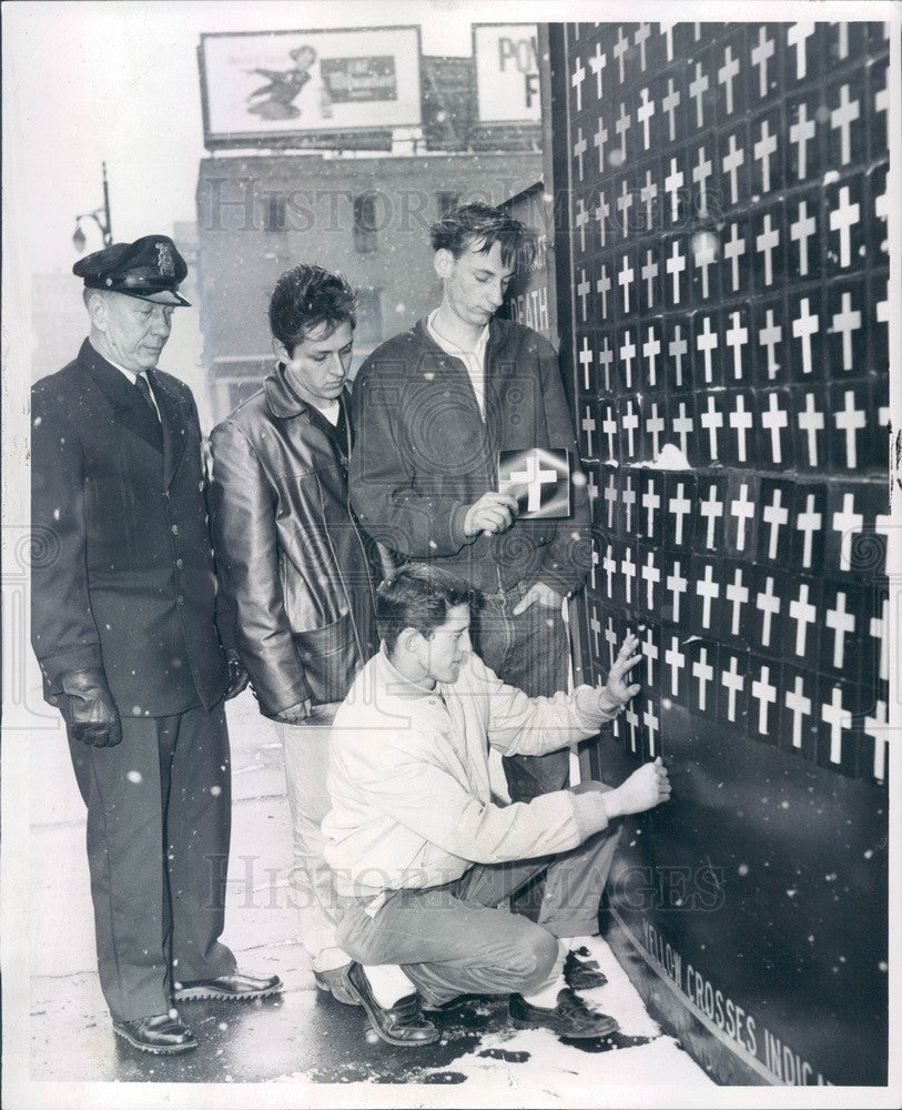 1959 Detroit, Michigan Traffic Fatality Board Outside County Bldg Press Photo - Historic Images