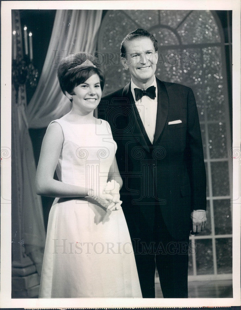 1965 Miss Teenage America Carolyn Mignini &amp; Host Bud Collyer Press Photo - Historic Images