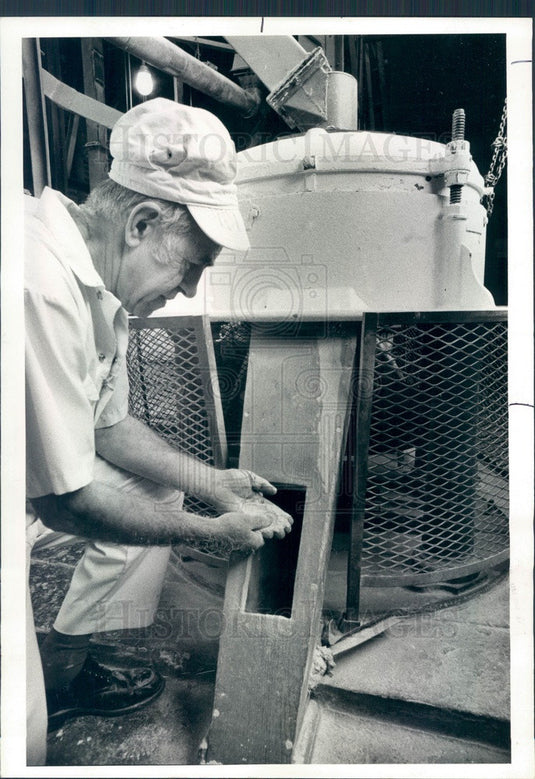 1978 Chicago, IL Miller Ed Sehr Checks Cornmeal Ground by Buhrstone Press Photo - Historic Images