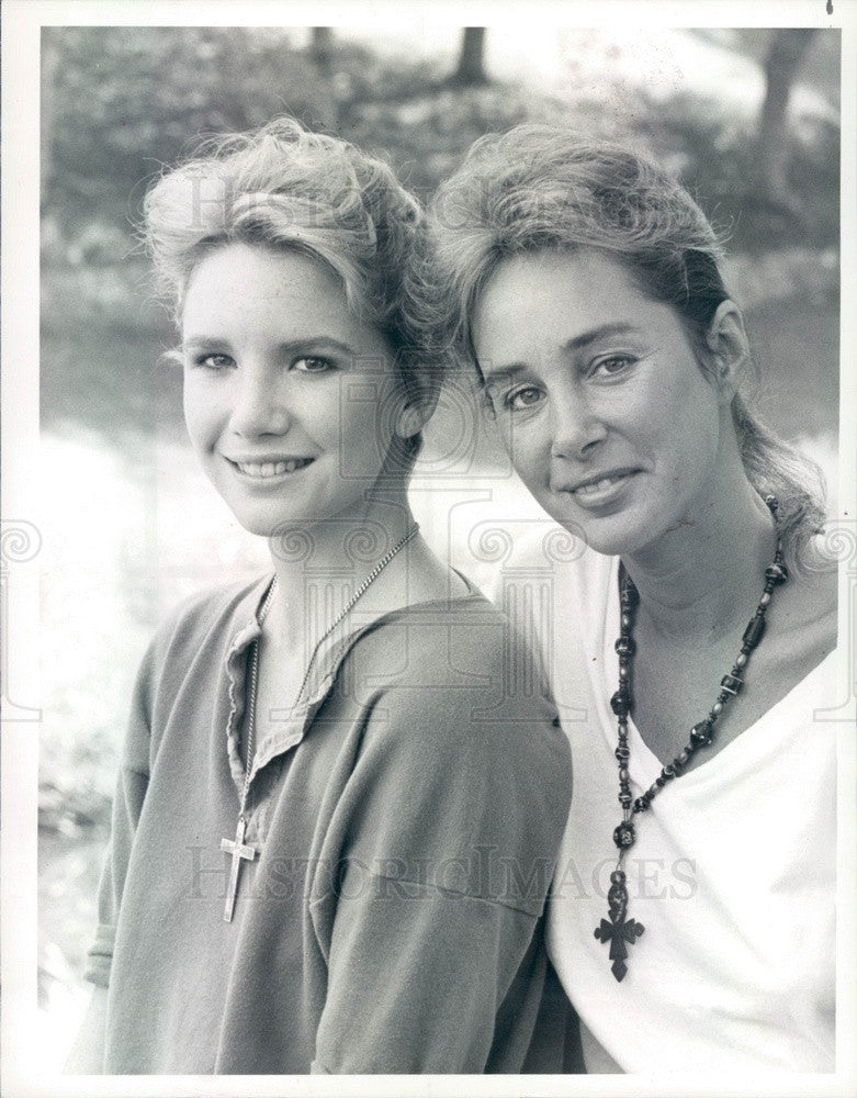 1983 Actors Melissa Gilbert/Pamela Bellwood in Choices of the Heart Press Photo - Historic Images