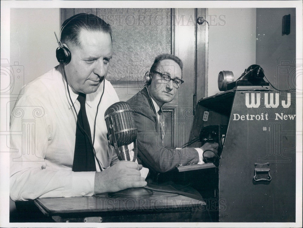 1957 Michigan, Detroit News WWJ Traffic Reporters, Harry Lewis Press Photo - Historic Images